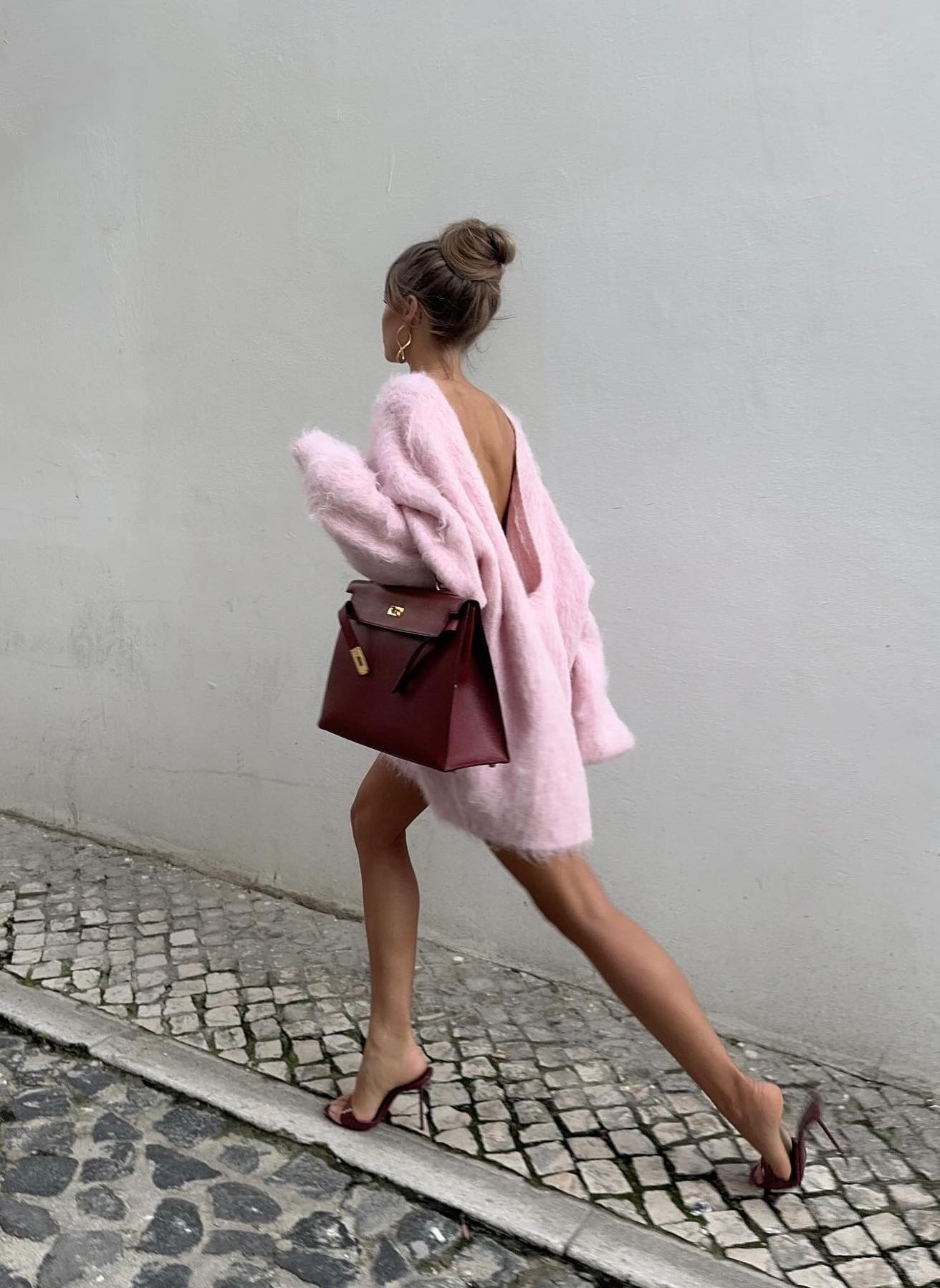 10 Best Shoe Colors To Wear With A Pink Dress